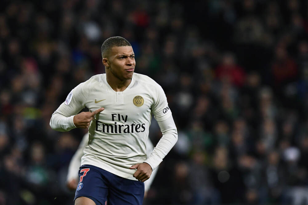 GDP增速5%背后，是这些行业扛大旗：无人机增长超37%，AI带飞存储芯片